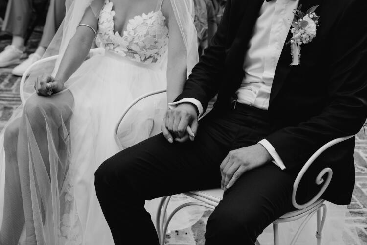 Pascal and Conrad running on a path through a field