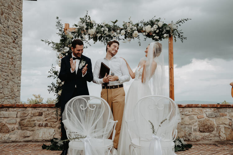 Pascal and Conrad running on a path through a field