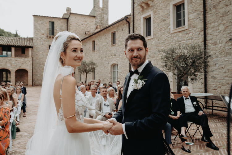 Pascal and Conrad running on a path through a field