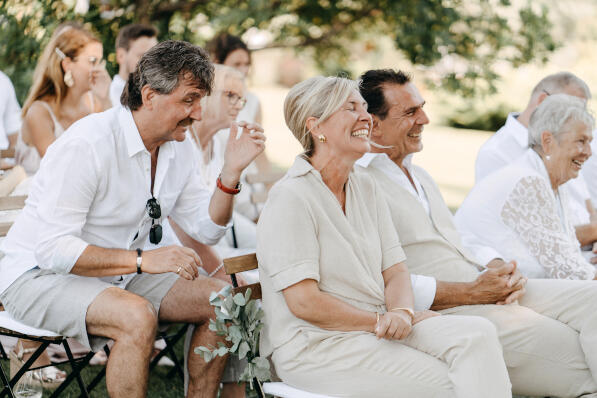 Pascal and Conrad running on a path through a field