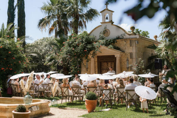 Pascal and Conrad running on a path through a field