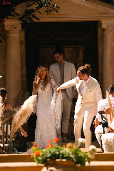 Pascal and Conrad running on a path through a field
