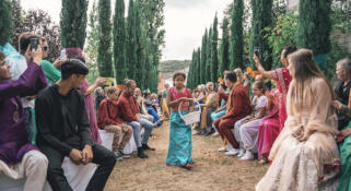 Pascal and Conrad running on a path through a field