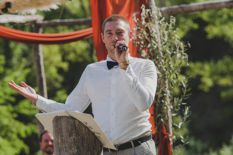 Pascal and Conrad running on a path through a field