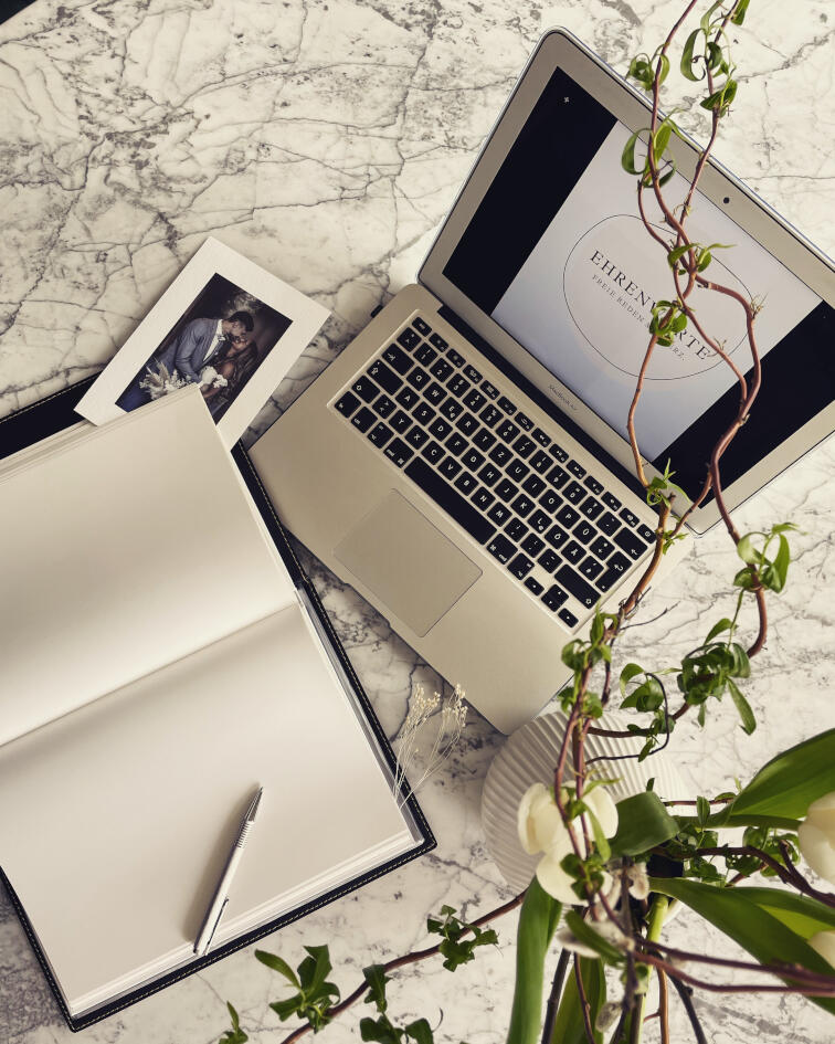 Pascal and Conrad running on a path through a field